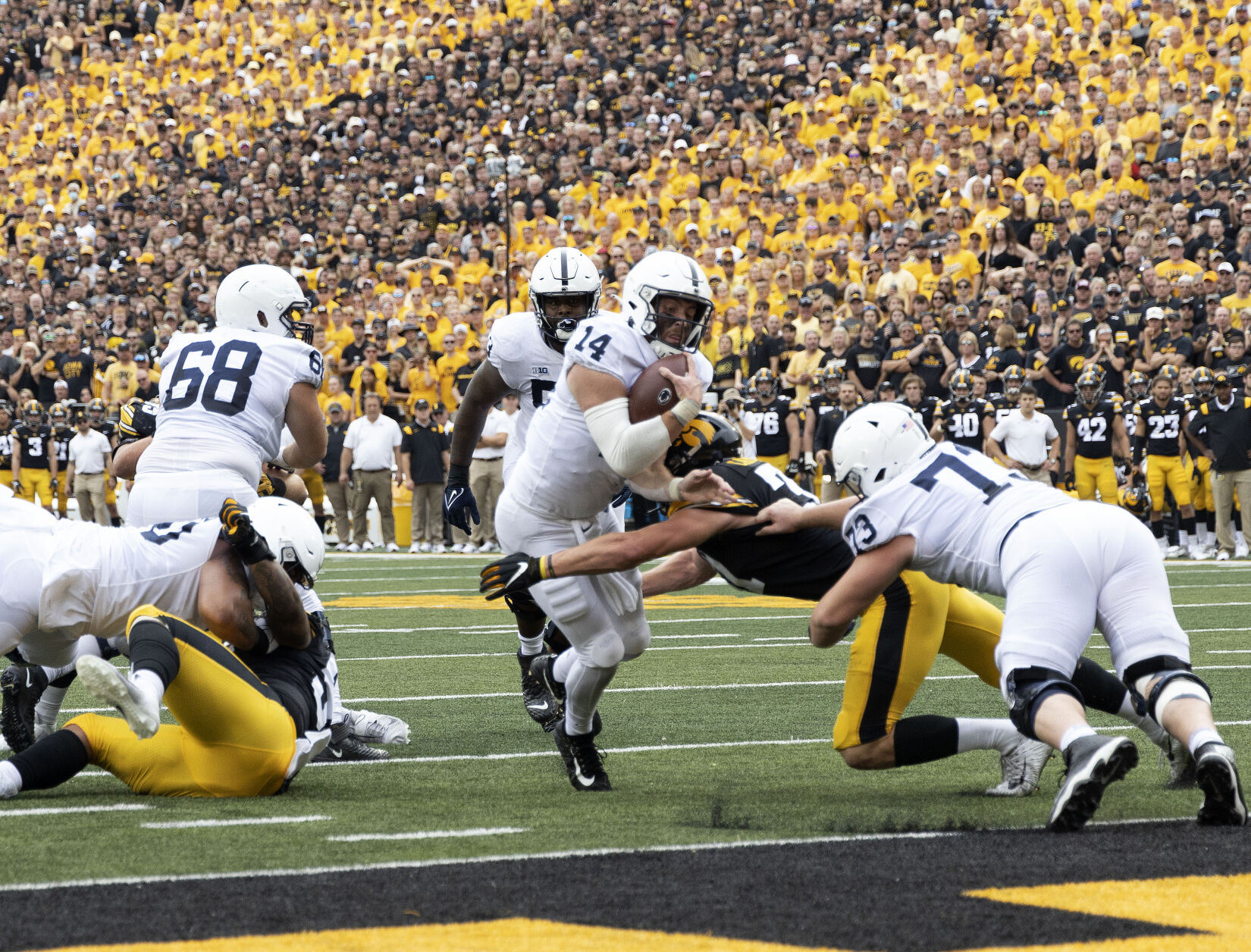 Penn State football vs. Iowa, Clifford (14) touchdown